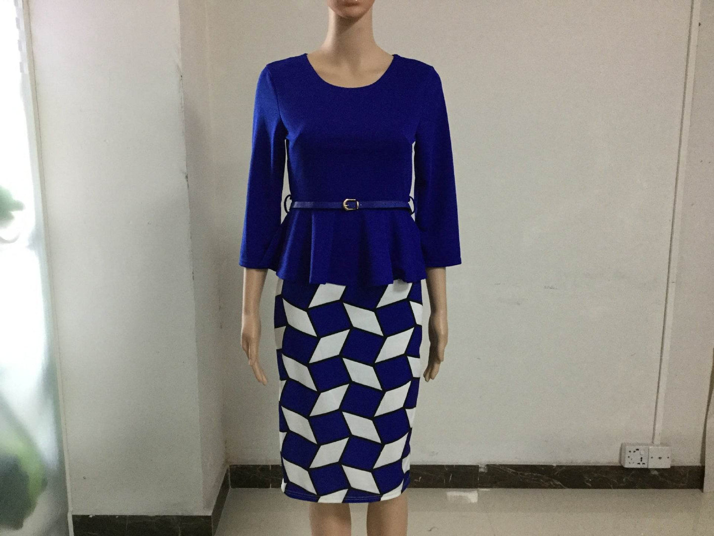 Elegant Fitted Dress with Ruffle Detail - Emprize360